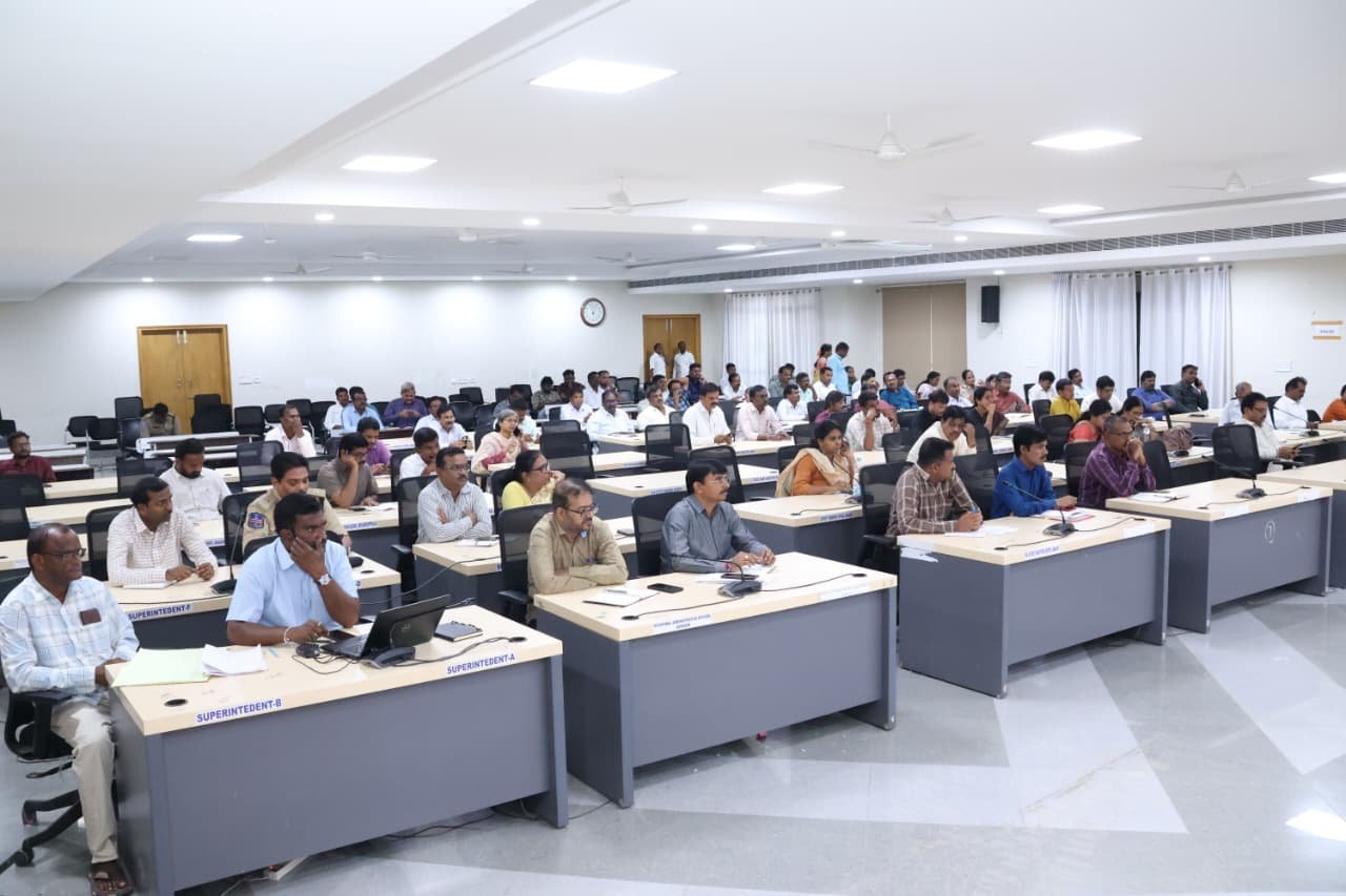 తెలంగాణ పారా మెడికల్ బోర్డు సెక్రటరీ, పారా మెడికల్ డిప్లొమా కోర్సులలో,  2026 -27 విద్యా సంవత్సరానికి ప్రవేశాల కొరకు నోటిఫికేషన్ జారి చేయడం జరిగినది.